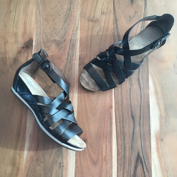 low heel dansko sandals